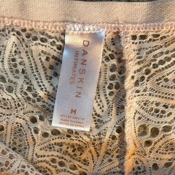 Lace Intimates Set in Cream - Picture 12 of 14